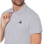 camiseta-polo-le-coq-piquet-cinza-logo