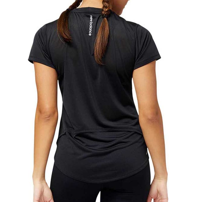 camiseta-accelerate-fem-new-balance-preto-verso