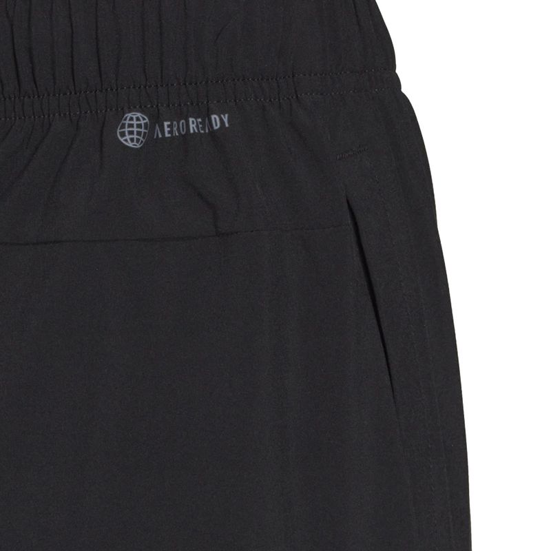 calca-adidas-madetraining-preto-detalhe-atras
