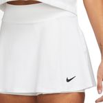 short-saia-nike-fem-court-drifit-victory-flouncy-branca-lateral