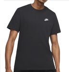 camiseta-nike-Sportswear-club-preta-frente