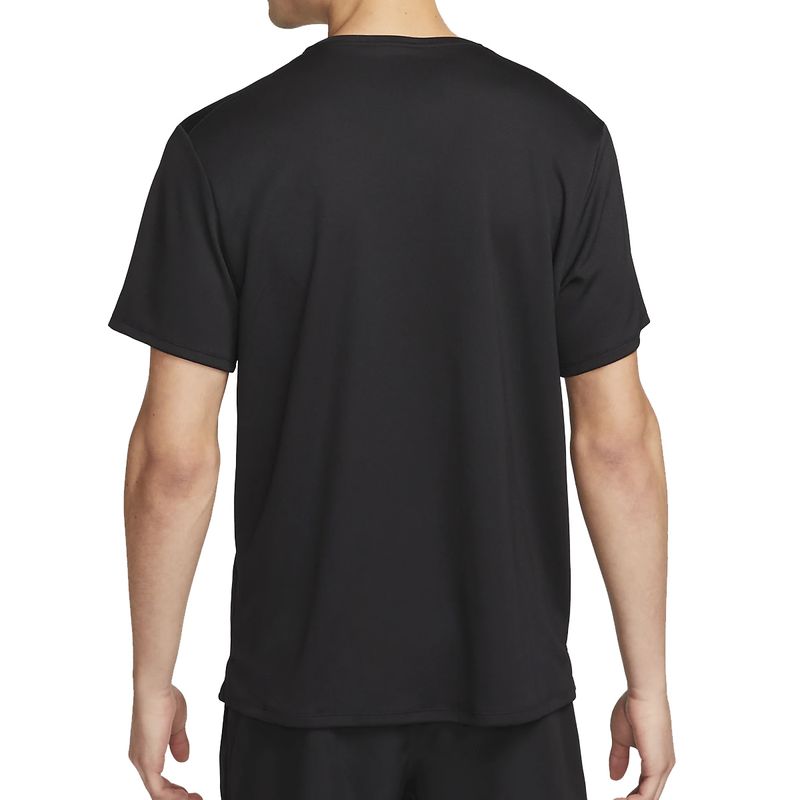 camiseta-nike-masc-uv-miler-preta-atras