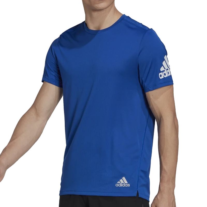 camiseta-adidas-run-it-azul-modelo