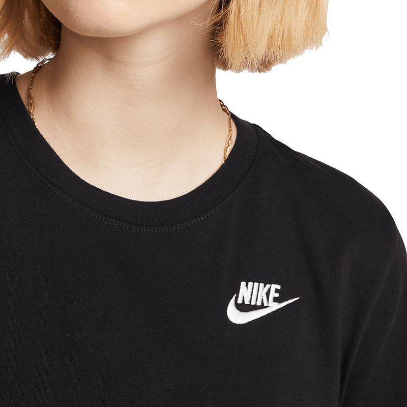 camiseta-nike-fem-sportswear-club-preta-logo