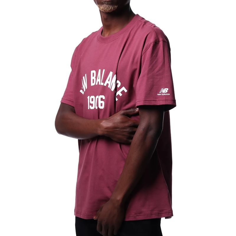 camiseta-new-balance-1906-bordo-detalhes