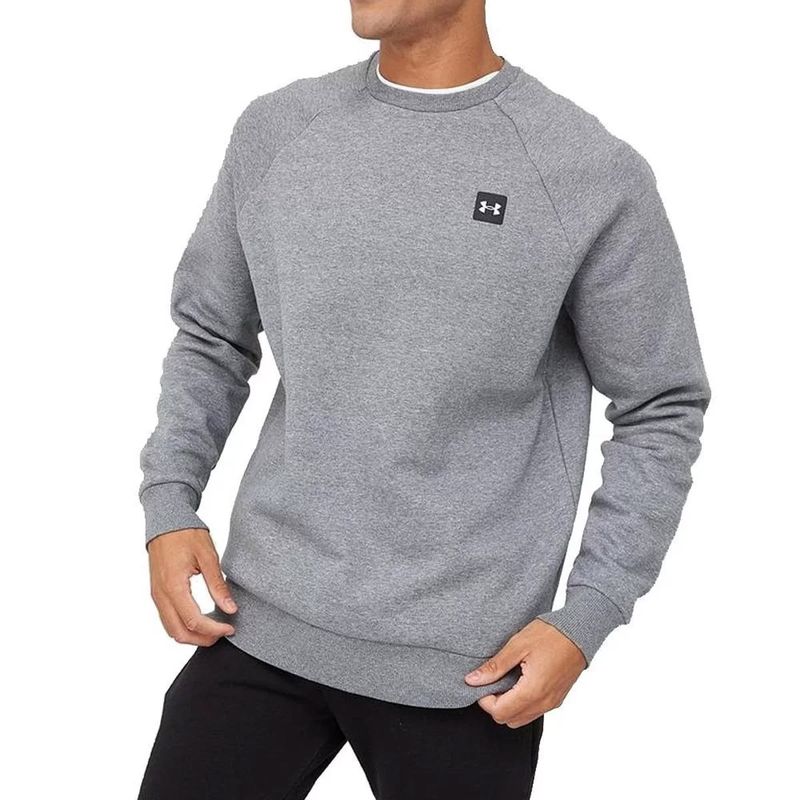 moletom-UA-rival-fleece-crew-cinza-modelo