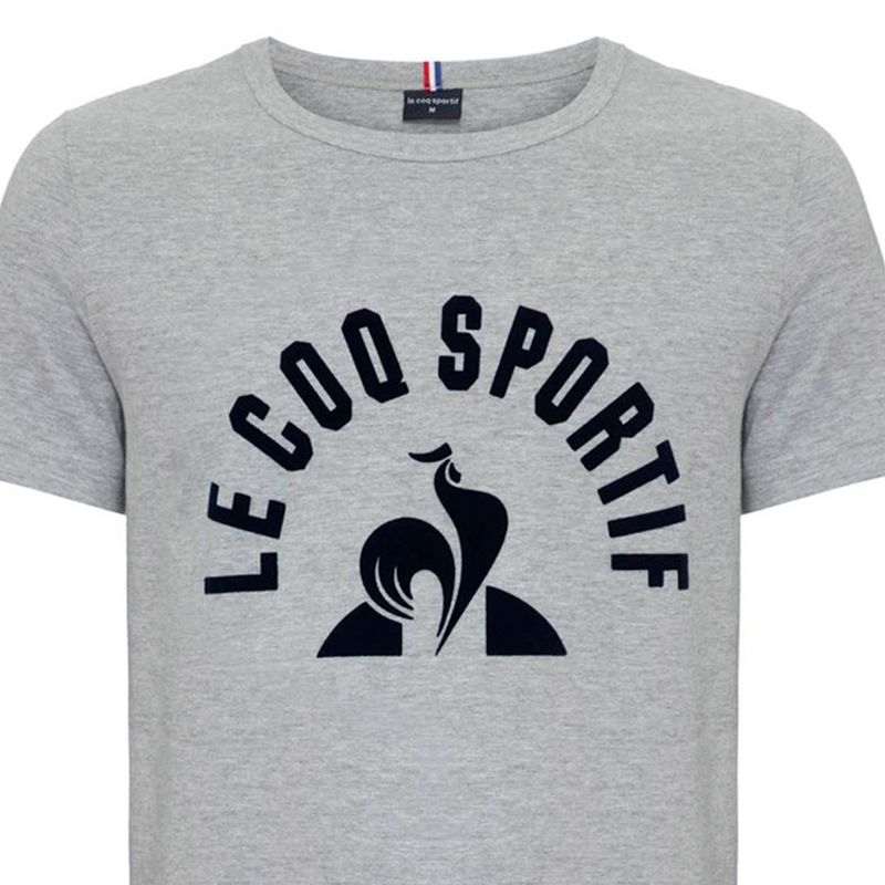 camiseta-le-coq-bat-arche-tee-ss-cinza-detalhe