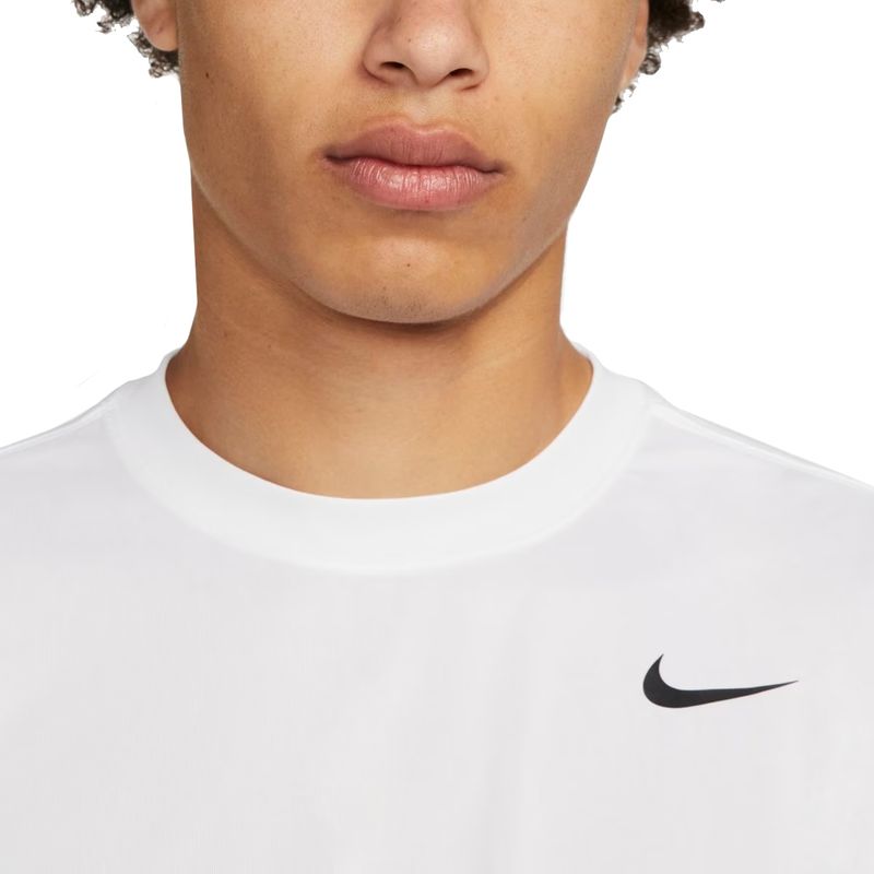 camiseta-nike-masc-drifit-reset-branca-zoom