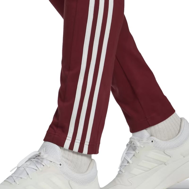 calca-training-essentials-adidas-masc-3-listras-bordo-detalhe