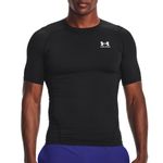 camiseta-compressao-under-ss-preta-modelo1