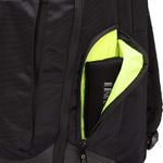 mochila-inni-game-preta-verde-bolso-aceesorio-lateral.jpg