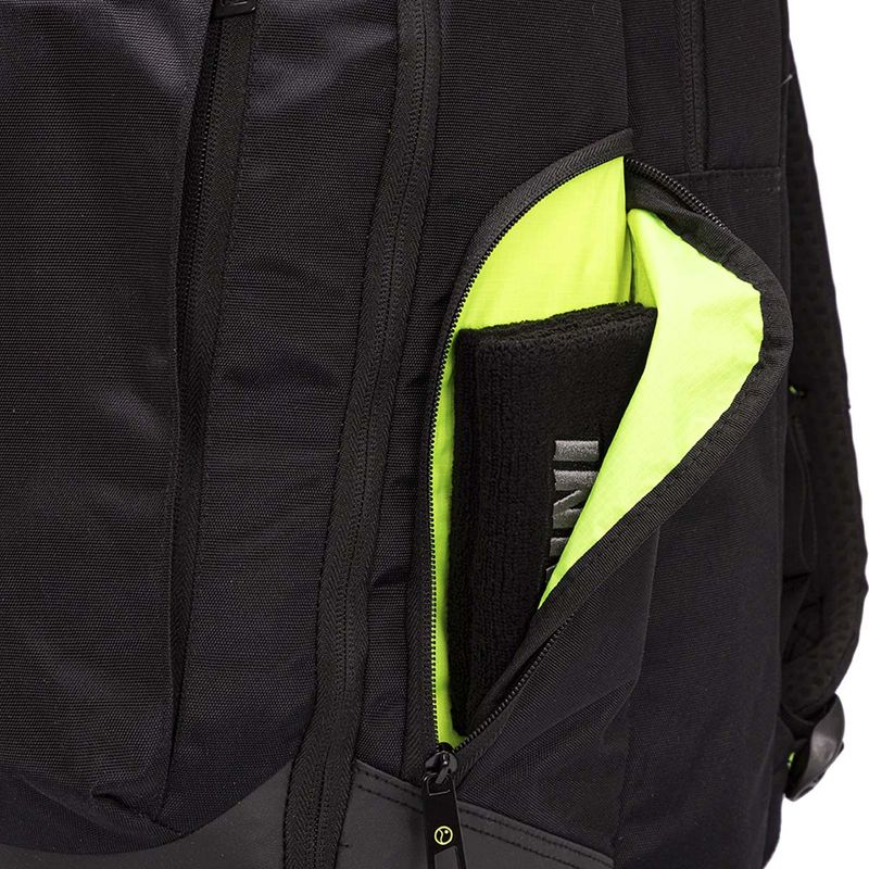 mochila-inni-game-preta-verde-bolso-aceesorio-lateral.jpg